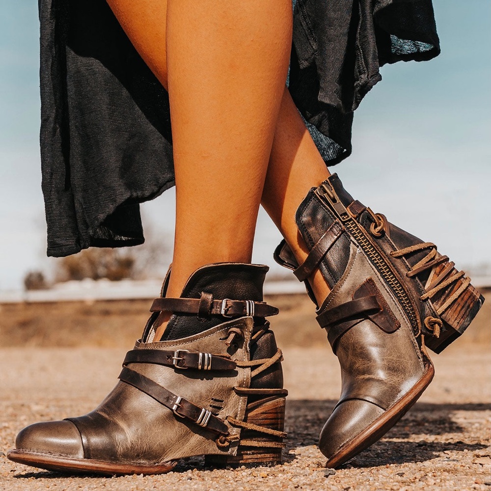 Freebird by Steven ‘Crue’ Distressed Leather Ankle Booties Sz 8